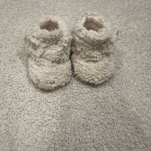 UGG Cream Slippers Cozy Sherpa Lining
